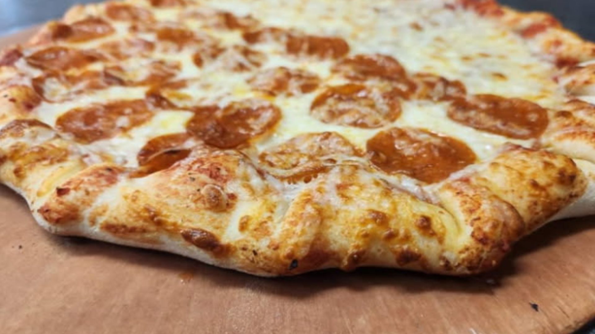 Visalia's Pizza Parlor Since 2003